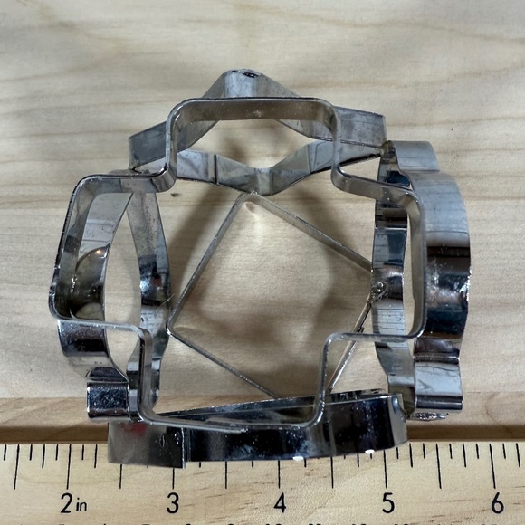 Assorted Cookie Cutters (Hearts, Card Suits, Gingerbread Man) - Picture 6 of 10